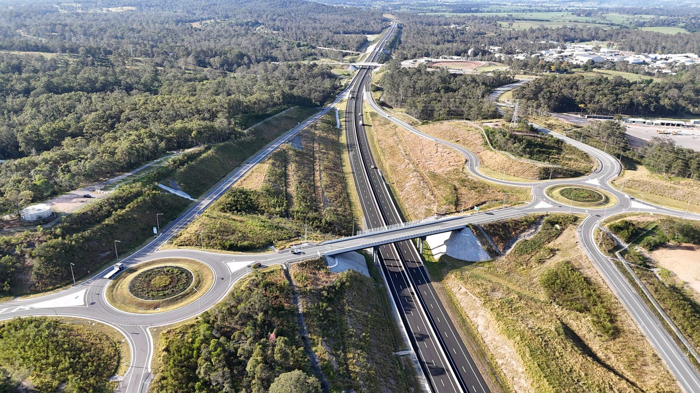 Aerial image of Gympie Bypass New Flood Road interchange with traffic on it